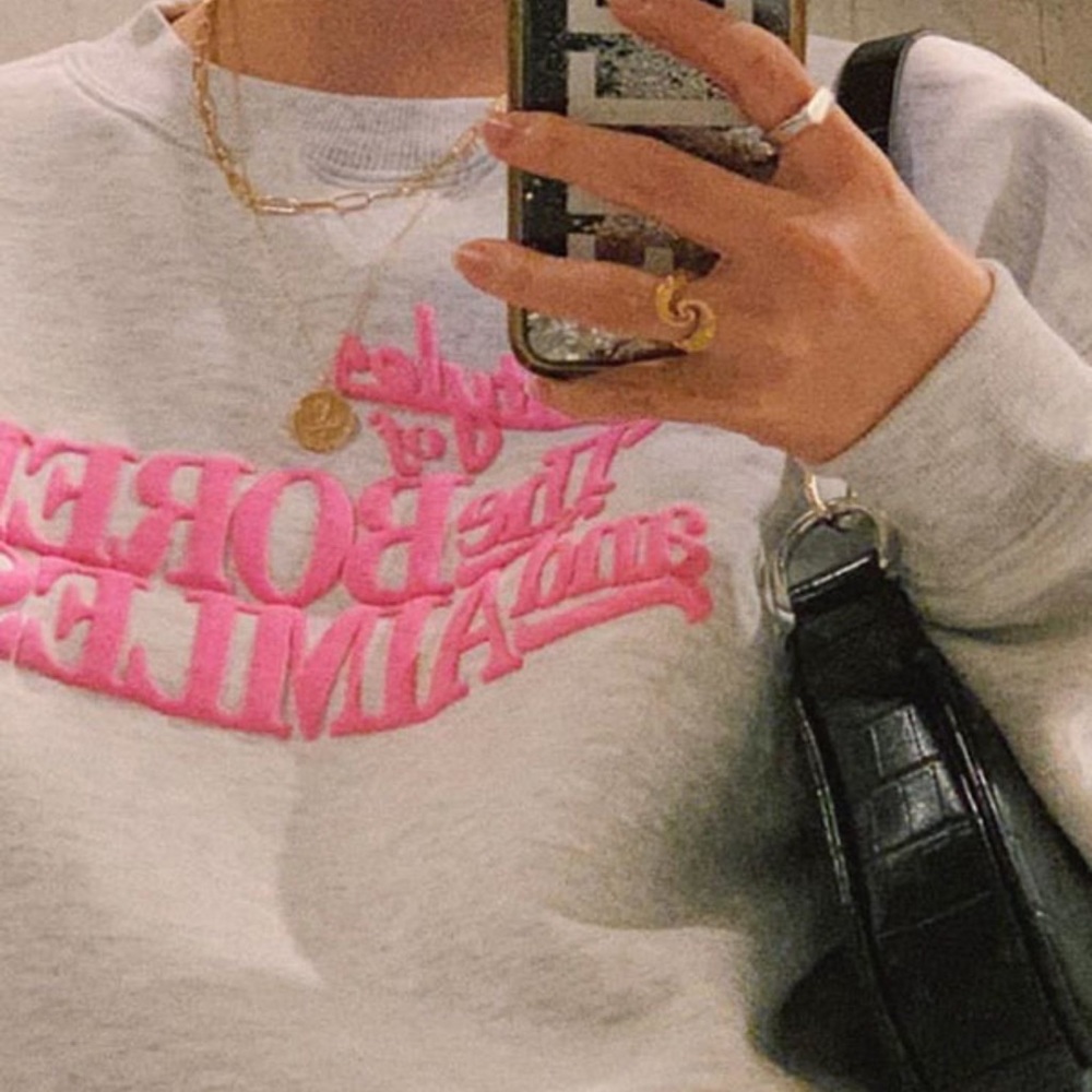 Grey and pink sweatshirt🧚🏽‍♀️